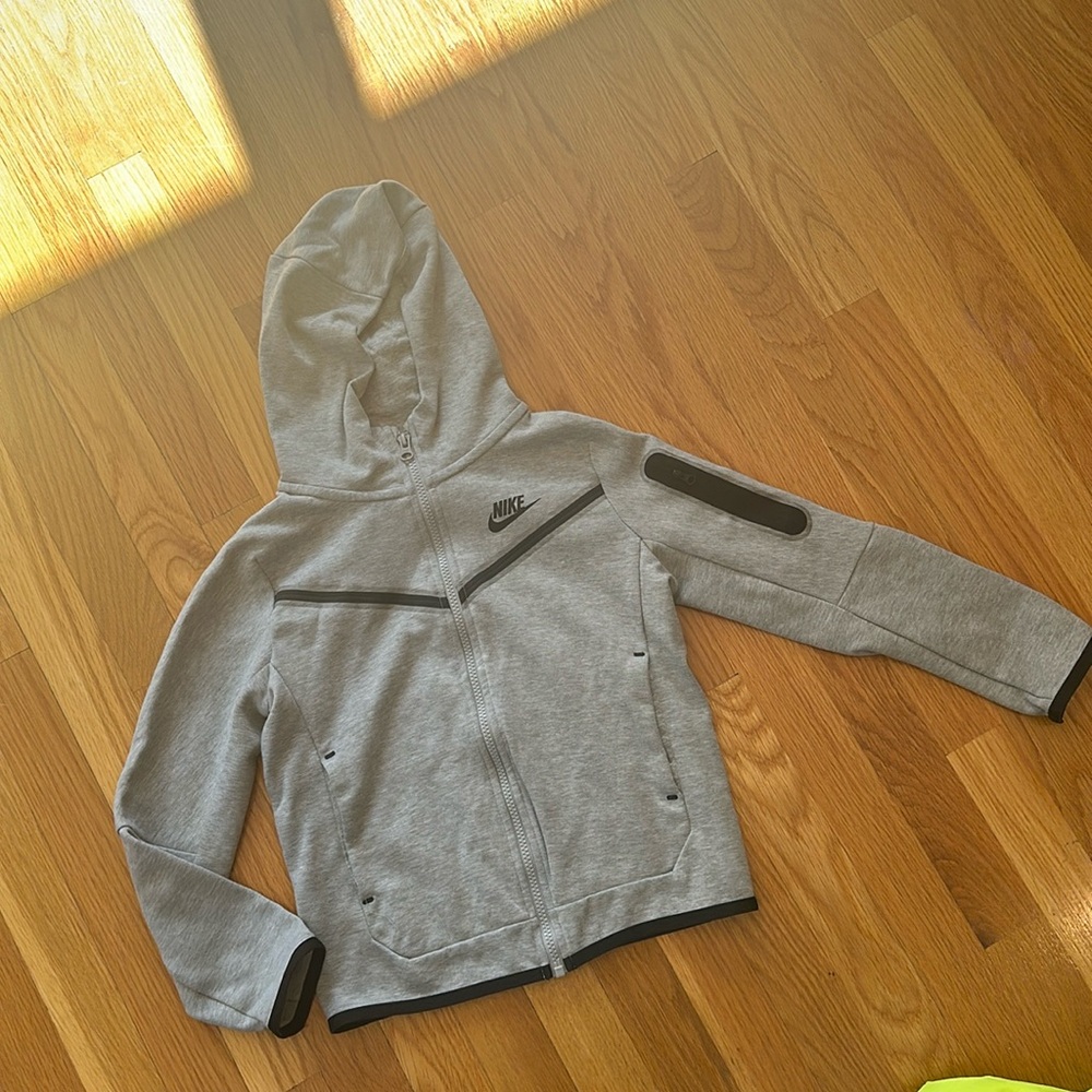 Nike boys zip up hoodie